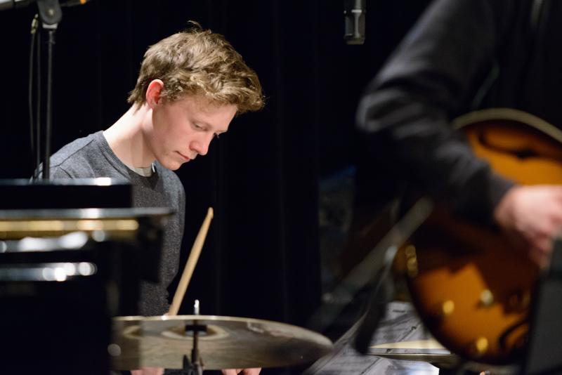  20130430_PB8_4977.JPG </br >Sant Annæ Big Band og MGK hold, Jazzhouse April 2013</br > <small> 2013-04-30 21:48</br >NIKON D800 + 70.0-200.0 mm f/2.8<br /> 200mm 1/60s f/3.2 ISO 6400</small>