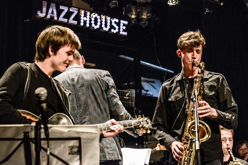  20130430_PB8_4986-3.JPG </br >Sant Annæ Big Band og MGK hold, Jazzhouse April 2013</br > <small> 2013-04-30 21:52</br >NIKON D800 + 24.0-70.0 mm f/2.8<br /> 70mm 1/80s f/4 ISO 6400</small>