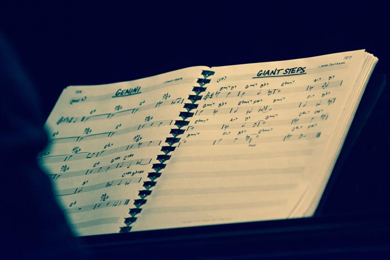  20130430_PB8_4850.JPG </br >Sant Annæ Big Band og MGK hold, Jazzhouse April 2013</br > <small> 2013-04-30 19:51</br >NIKON D800 + 70.0-200.0 mm f/2.8<br /> 200mm 1/100s f/2.8 ISO 6400</small>