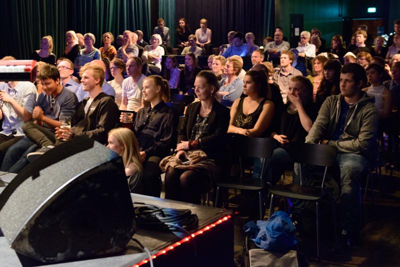  20130430_PB8_4983.JPG </br >Sant Annæ Big Band og MGK hold, Jazzhouse April 2013</br > <small> 2013-04-30 21:51</br >NIKON D800 + 24.0-70.0 mm f/2.8<br /> 45mm 1/5s f/4 ISO 6400</small>