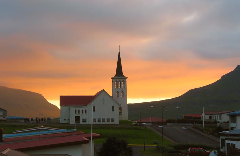  IMG_3590.jpg </br ><small> 2003-07-29 00:21</br >Canon PowerShot G2 21mm 1/100s f/4 </small>